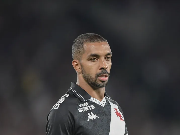 Atuação discreta marca a participação de Paulo Henrique, do Vasco, contra Corinthians