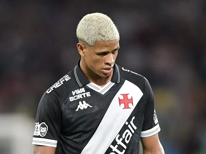 Cauan Barros se impõe sobre Memphis Depay e repercute