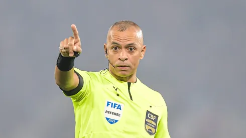 O arbitro Wilton Pereira Sampaio durante partida entre Fluminense e Vasco no estadio Maracana pelo campeonato Copa Do Brasil 2025. Foto: Thiago Ribeiro/AGIF