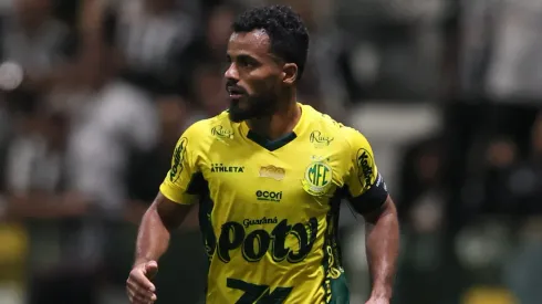 Danielzinho durante confronto contra o Atlético-MG no Brasileirão de 2025.