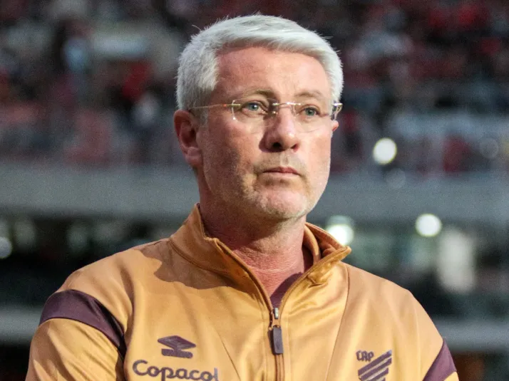 Athletico-PR renova com Odair Hellmann até o final de 2026