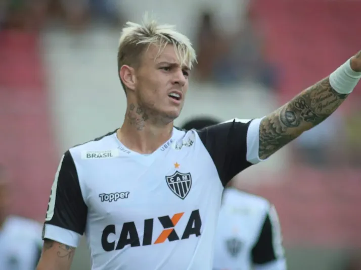 Atlético-MG tenta retorno de Roger Guedes, mas negócio por atacante não deve avançar