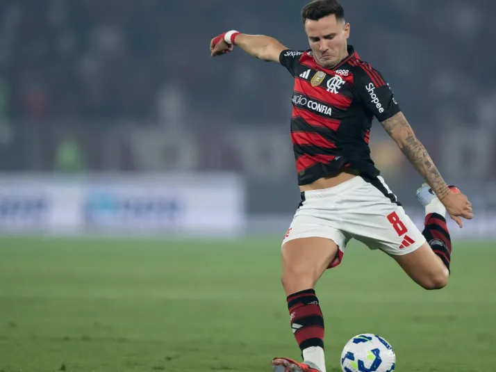 Flamengo aguarda decisão sobre futuro e Saúl