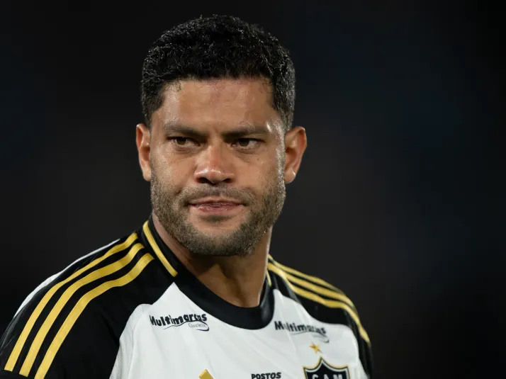 Diretoria do Atlético-MG adota cautela sobre permanência de Hulk