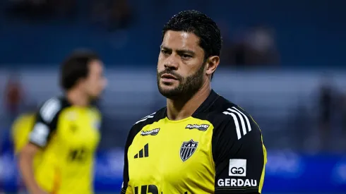 SP – BRAGANCA PAULISTA – 16/11/2025 – BRASILEIRO A 2025, BRAGANTINO X ATLETICO-MG – Hulk jogador do Bragantino durante aquecimento antes da partida contra o Atletico-MG no estadio Cicero De Souza Marques pelo campeonato Brasileiro A 2025. Foto: Fabio Giannelli/AGIF