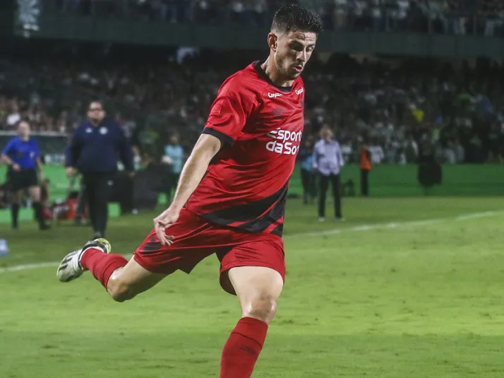 Athletico-PR toma decisão e acerta venda de Lucas Di Yorio ao Santos Laguna