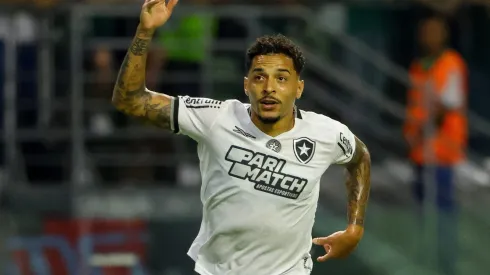 SP – SAO PAULO – 26/11/2024 – BRASILEIRO A 2024, PALMEIRAS X BOTAFOGO – Gregore jogador do Botafogo comemora seu gol durante partida contra o Palmeiras no estadio Arena Allianz Parque pelo campeonato Brasileiro A 2024. Foto: Joisel Amaral/AGIF