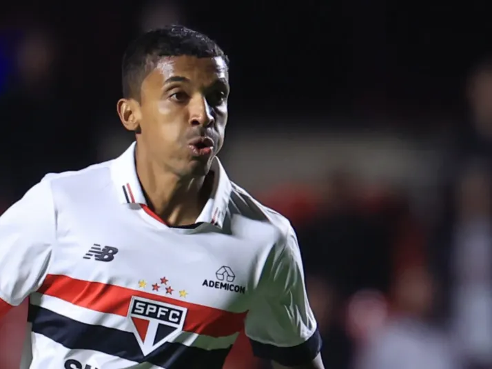 Fora do São Paulo, Luiz Gustavo pode parar no Inter