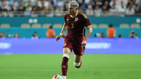 Gleiker Mendoza em ação pela Seleção Venezuela. Foto: Getty Images