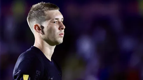 Charles quer permanecer no Corinthians