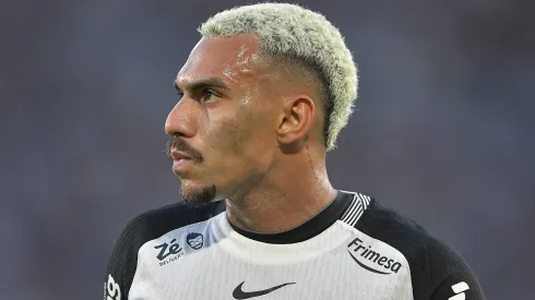 Matheuzinho durante confronto contra o Vasco na final da Copa do Brasil de 2025.