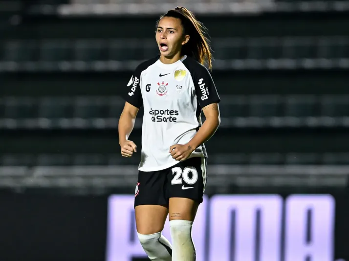 Mariza se emociona em despedida do Corinthians