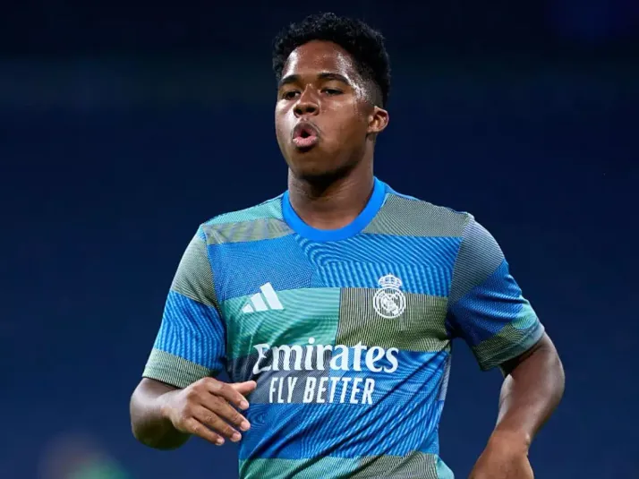 Endrick assina com o Lyon por empréstimo até o fim da temporada