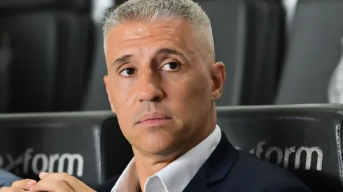 SP – SANTOS – 03/12/2025 – BRASILEIRO A 2025, SAO PAULO X INTERNACIONAL – Hernan Crespo tecnico do Sao Paulo durante partida contra o Internacional no estadio Vila Belmiro pelo campeonato Brasileiro A 2025. Foto: Jota Erre/AGIF