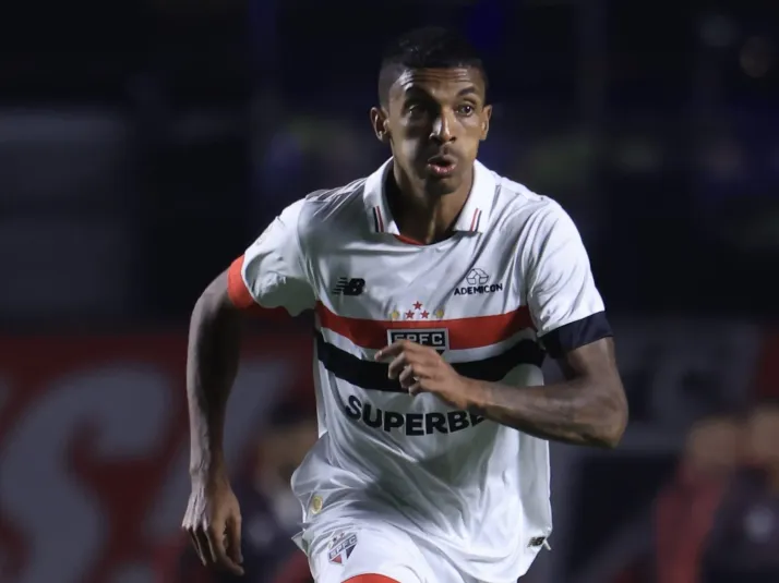 Além de Luiz Gustavo, Internacional estuda contratação de Paulo Díaz