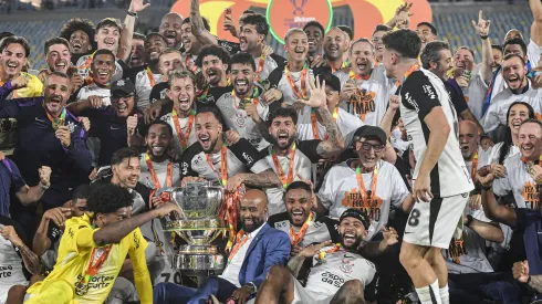 Jogadores do Corinthians comemoram titulo de campeao apos partida contra o Vasco no estadio Maracana pela decisao do campeonato Copa Do Brasil 2025. Foto: Thiago Ribeiro/AGIF
