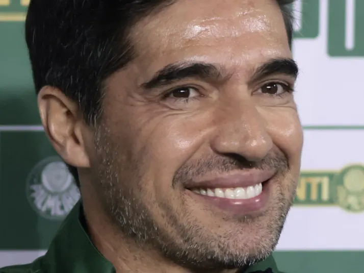 Abel Ferreira mira zagueiro da base do Palmeiras