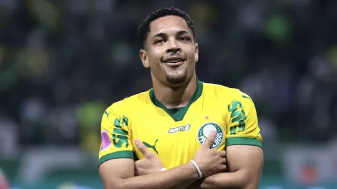 Vitor Roque jogador do Palmeiras comemora seu gol durante partida contra o Bragantino no estádio Arena Allianz Parque pelo campeonato Brasileiro A 2025. Foto: Marcello Zambrana/AGIF