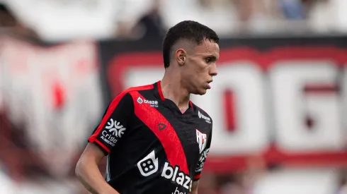 Yuri Alves jogador do Atletico-GO durante partida contra o Operario no estadio Antonio Accioly pelo campeonato Brasileiro B 2025. Foto: Isabela Azine/AGIF