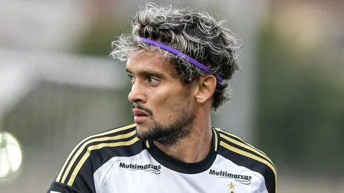 Gustavo Scarpa jogador do Atletico-MG durante partida contra o Vasco no estadio Sao Januario pelo campeonato Brasileiro A 2025. Foto: Thiago Ribeiro/AGIF