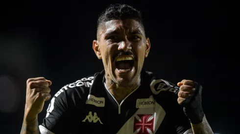 Yuri Lara jogador do Vasco durante partida contra o Brusque no estadio Sao Januario pelo campeonato Brasileiro B 2022. Foto: Thiago Ribeiro/AGIF