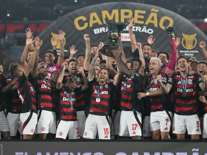 Flamengo supera R$ 2 bilhões em receitas 2025