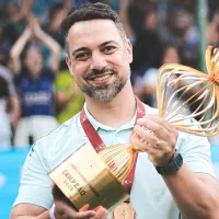 Jonas Urias, técnico do Cruzeiro, fica no top 10 dos melhores treinadores do futebol feminino mundial