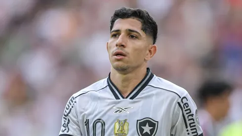 Savarino jogador do Botafogo durante partida contra o Fluminense no estadio Maracana pelo campeonato Brasileiro A 2025. Foto: Thiago Ribeiro/AGIF