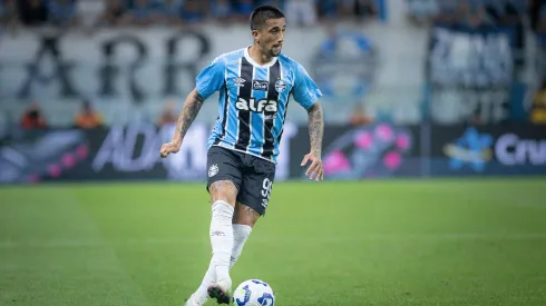 Cristian Olivera jogador do Gremio durante partida contra o Cruzeiro no estadio Arena do Gremio pelo campeonato Brasileiro A 2025. Foto: Maxi Franzoi/AGIF