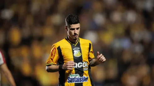 Romulo jogador do Novorizontino durante partida contra o Atletico-GO no estadio Jorge Ismael de Biasi pelo campeonato Brasileiro B 2025. Foto: Vinicius Silva/AGIF