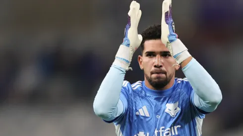 Leo Aragao jogador do Cruzeiro durante aquecimento antes da partida contra o Fortaleza no estadio Mineirao pelo campeonato Brasileiro A 2025. Foto: Gilson Lobo/AGIF