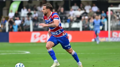 Athletico-PR quer Lucas Sasha, do Fortaleza. Foto: Jota Erre/AGIF