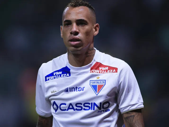 ESFRIOU! Vitória recua em negociação por Breno Lopes, após concorrência com Vasco e São Paulo