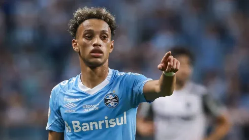 RS – PORTO ALEGRE – 22/07/2023 – BRASILEIRO A 2023, GREMIO X ATLETICO-MG – Bitello jogador do Gremio durante partida contra o Atletico-MG no estadio Arena do Gremio pelo campeonato Brasileiro A 2023. Foto: Pedro H. Tesch/AGIF