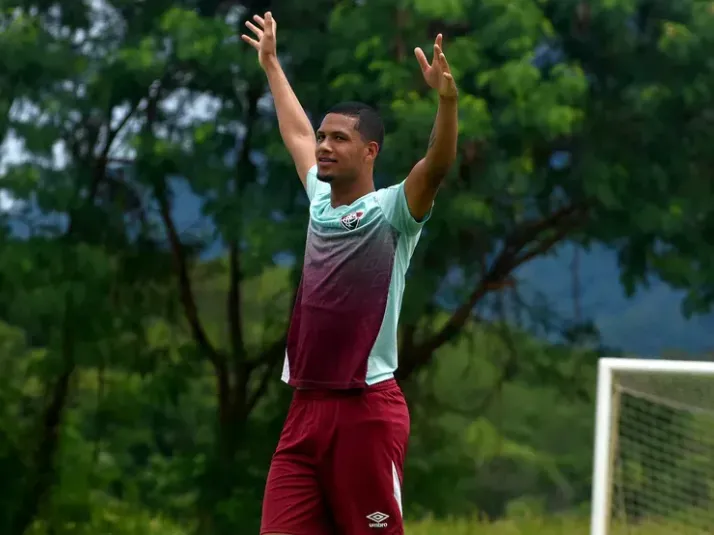 Samuel Granada, emprestado pelo Fluminense, vira assunto em Hong Kong