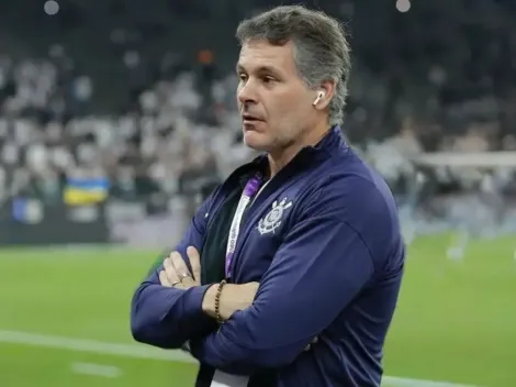 Dirigente do Corinthians se envolve em confusão ao xingar torcedor