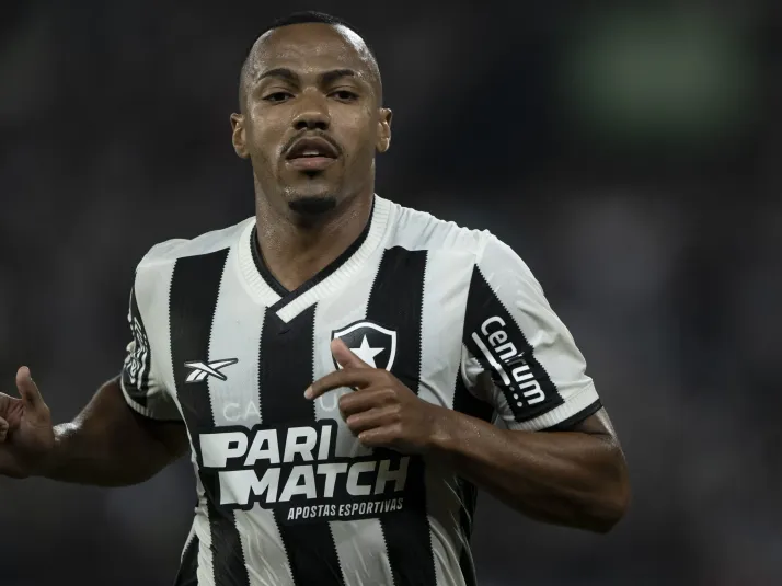 Saída de Marlon Freitas pode desbloquear trocas com o São Paulo