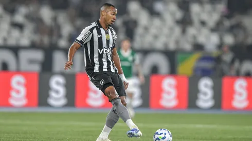 Botafogo encaminhou a saída de Marlon Freitas. Foto: Thiago Ribeiro/AGIF