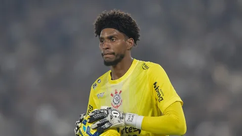 Hugo Souza ainda pode deixar o Corinthians.