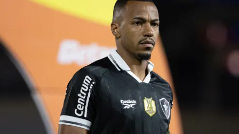 Marlon Freitas jogador do Botafogo deixa o campo apos partida contra o Bragantino no estadio Cicero De Souza Marques pelo campeonato Copa Do Brasil 2025. Foto: Joisel Amaral/AGIF