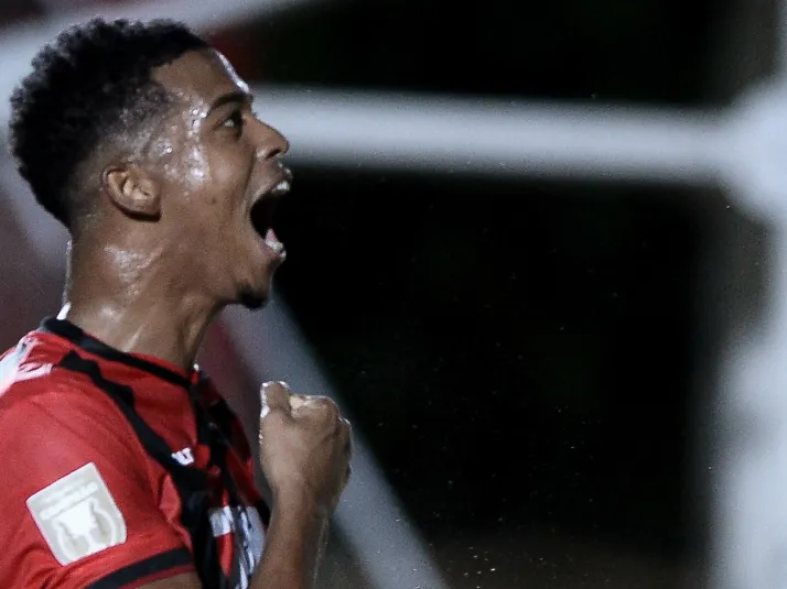 Carlinhos rescinde com Flamengo e se aproxima do Remo