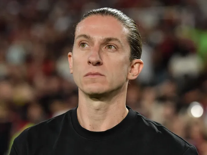 Flamengo dá prazo para resposta do agente de Filipe Luís