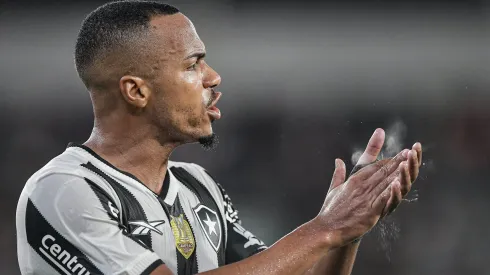 Marlon Freitas jogador do Botafogo durante partida contra o Fluminense no estadio Engenhao pelo campeonato Brasileiro A 2025. Foto: Thiago Ribeiro/AGIF