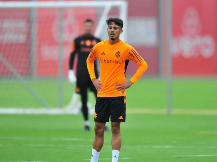 Atacante Gabriel Barros, do Inter, perto do América-MG