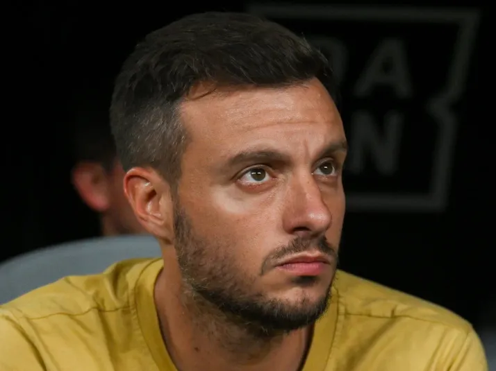 Chris Ramos pode deixar o Botafogo fechar com clube europeu; Anselmi aprova saída