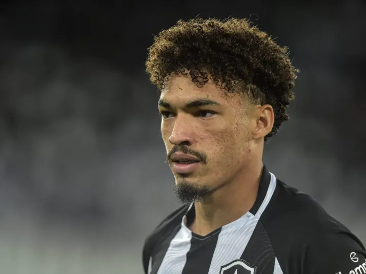 Cruzeiro 'atravessa' o Grêmio e fica perto de fechar a contratação de Adryelson