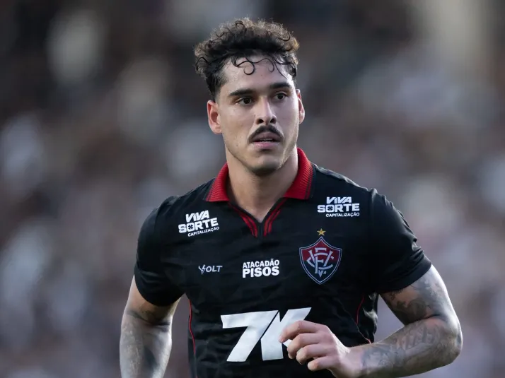 Diretor do Vitória confirma procura por substituto de Lucas Halter