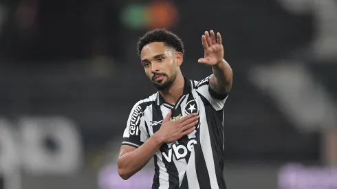 Vitinho jogador do Botafogo durante partida contra o Mirassol no estádio Engenhão pelo campeonato Brasileiro A 2025. Foto: Thiago Ribeiro/AGIF