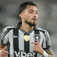 Esposa de Alex Telles garante permanência do lateral no Botafogo em 2026