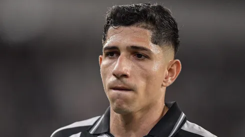 Savarino jogador do Botafogo durante partida contra o Mirassol no estadio Engenhao pelo campeonato Brasileiro A 2025.